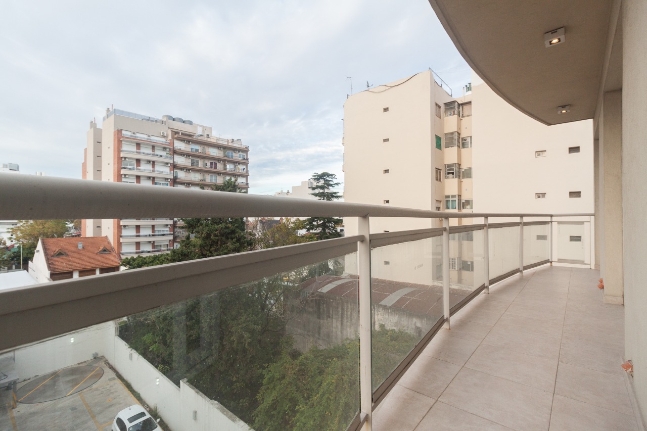 Mosconi — balcón con vistas